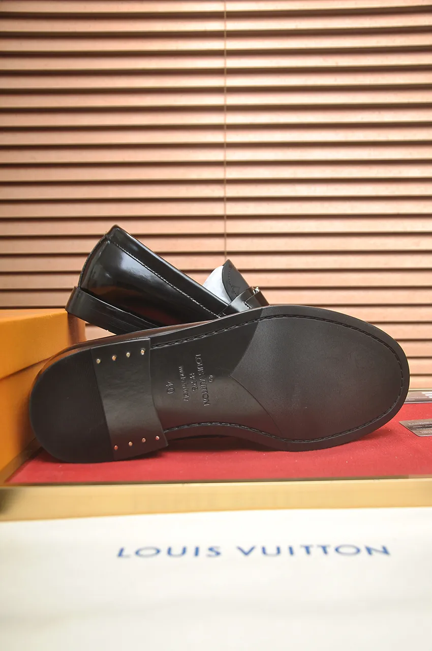 Men's men's shoes 💰560💶 [LV] (original single cowhide lining) 🍀LV's latest genuine leather business suit shoes are launched simultaneously on the official website. The first-layer cowhide imported from Italy is made of heavy gold, 💥1:1 rubber outsole from the official website. Versatile to wear, high-end without losing class, and the color combination is extraordinary. This four-season style is alluring when worn on your feet, showing off your big-name flair. Standard code 38-44 (45 customized)